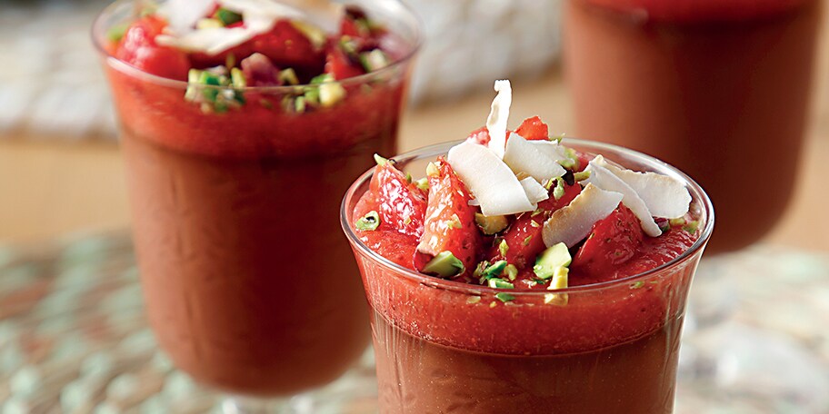 Σοκολατένια γκανάς με γάλα καρύδας και χυμό φράουλας