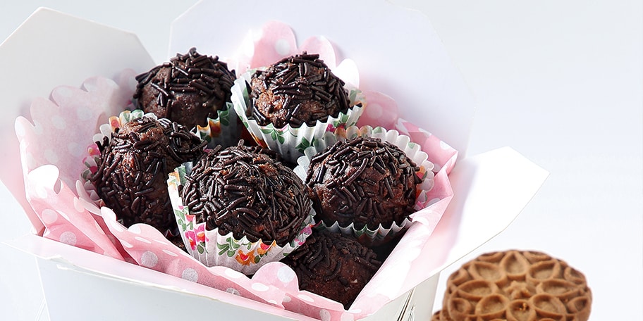 Τρούφες με γεμιστά μπισκότα σοκολάτας