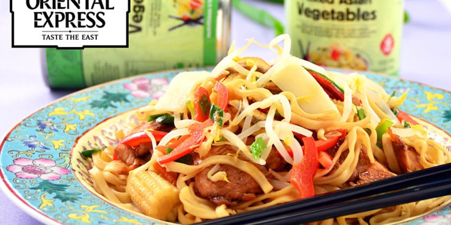 Stir-Fry με Χοιρινό, Νουντλς Αυγών και Ανάμικτα Ασιατικά Λαχανικά