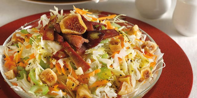 Σαλάτα λάχανο με σύγκλινο και ντρέσινγκ από ξερά σύκα