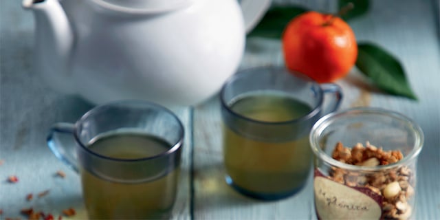 Πράσινο τσάι από άγριο τριαντάφυλλο και μανταρίνι