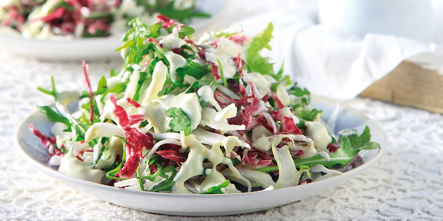 Ανάμεικτη σαλάτα με ντρέσινγκ