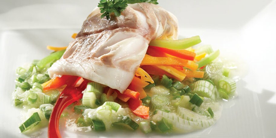 Λαβράκι στον ατμό με σάλτσα τζίντζερ