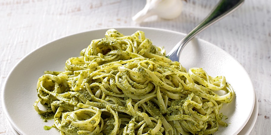 Λινγκουίνι με πέστο βασιλικού