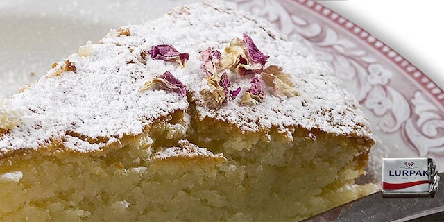 Κεϊκ με ροδόνερο