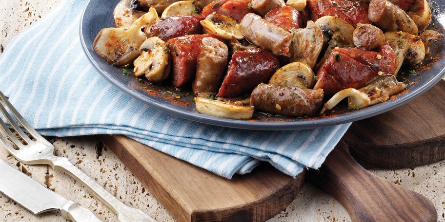 Τηγανιά με μανιτάρια & ποικιλία από ψητά λουκάνικα