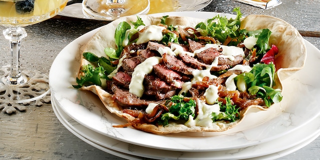 Τορτίγιες με ταλιάτα και σάλτσα με γραβιέρα