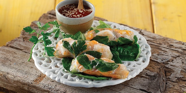 Ανοιξιάτικα ρολά ή spring rolls με γλυκόξινη σάλτσα