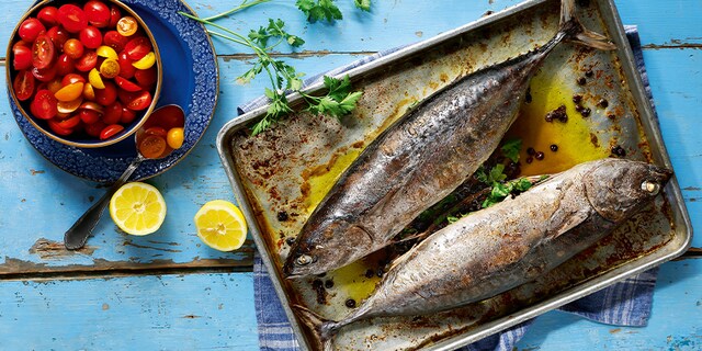 Τονάκια ψητά με πηχτό λαδολέμονο και σταφίδες