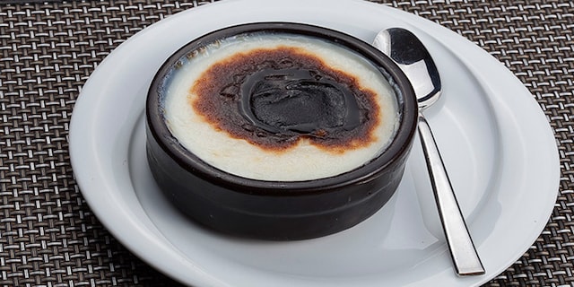Ρυζόγαλο με μπισκότα oreo και sauce καραμέλας