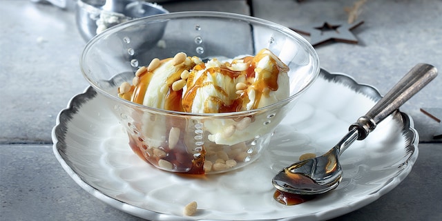 Παρφέ μελιού με κουκουνάρι