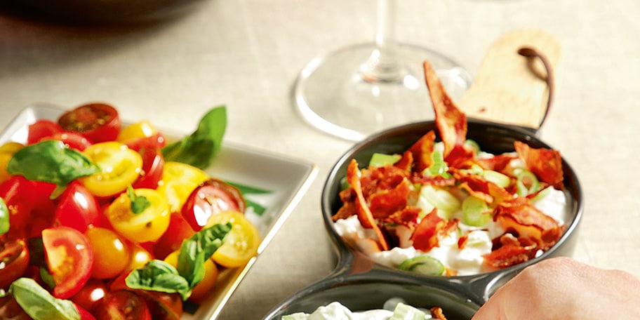 Nτιπ με κατσικίσιο τυρί και τραγανό μπέικον (για τοματίνια ή για φρυγανισμένο σκορδόψωμο)