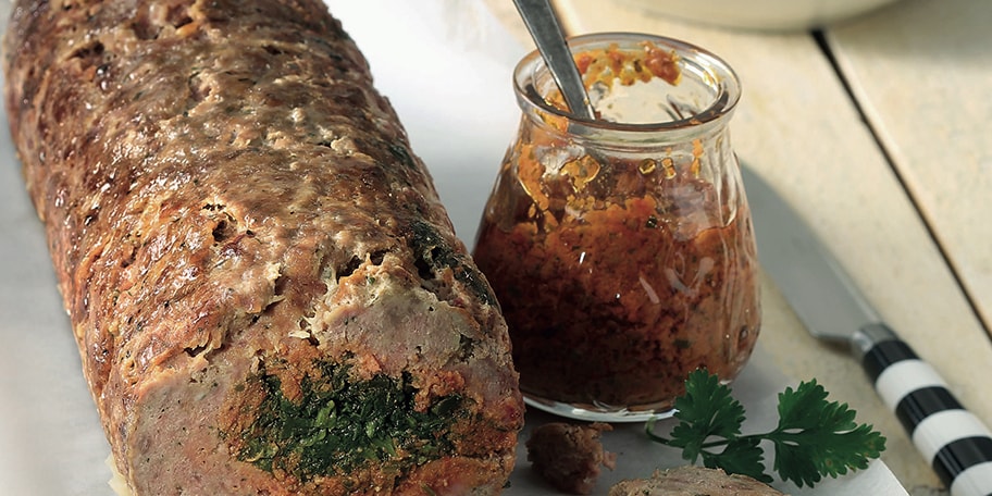 Ρολό κιµά µε πέστο λιαστής ντοµάτας και σπανάκι