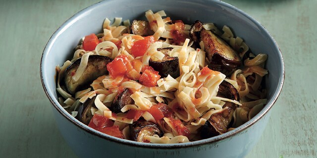 Χυλοπίτες µε µελιτζάνες και τοµάτες