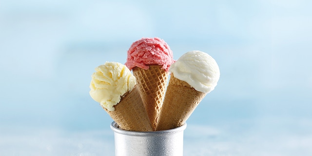 Καλοκαιρινά σορμπέ φράουλα-μπανάνα, ανανάς-μπανάνα, άγριο μούρο, πικάντικο μάνγκο