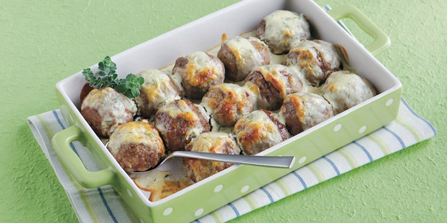 Κεφτέδες με ούζο και κύμινο στο φούρνο με γιαούρτι