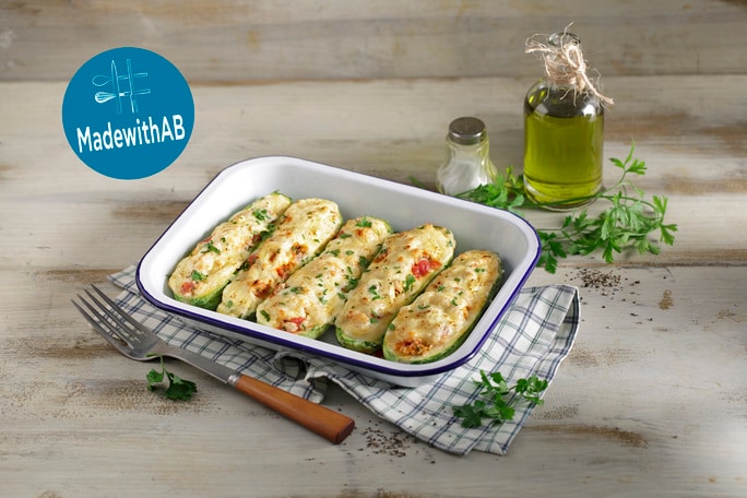 Κολοκυθάκια Βαρκούλες με Κιμά Κοτόπουλου και Μπεσαμέλ Γιαουρτιού