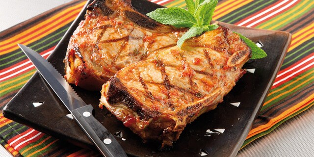 Μπριζόλες μοσχαρίσιες στο γκριλ με μυρωδικά και λευκό μπαλσάμικο