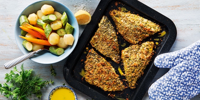 Φιλέτα τσιπούρας σε τραγανή κρούστα με λαδολέμονο και λαχανικά στον ατμό