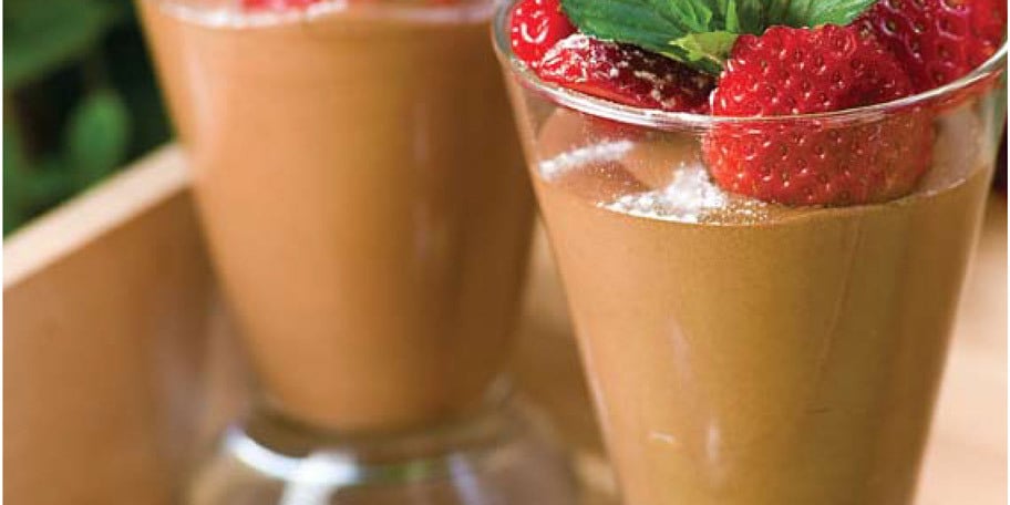 Μους σοκολάτας με κομμάτια φράουλας