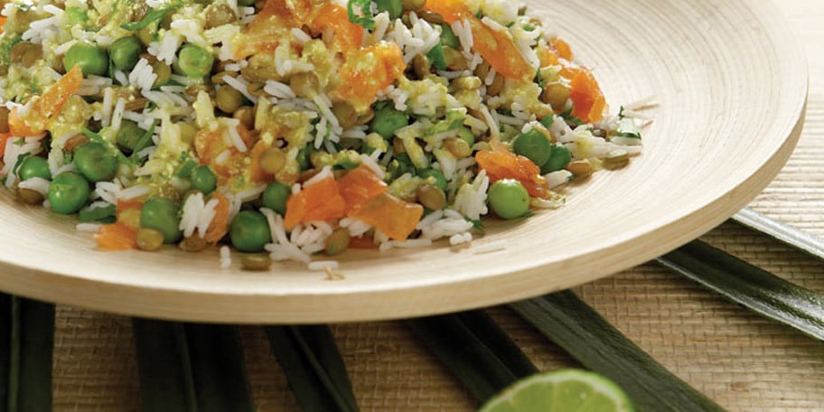 Ανοιξιάτικη σαλάτα με φακές, φρέσκο αρακά και γάλα καρύδας