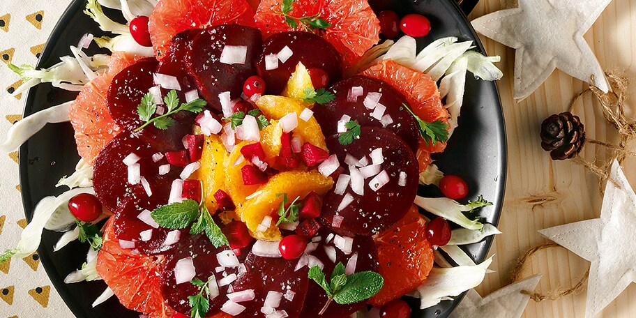 Πορτοκαλένια σαλάτα με μαραθόριζα, παντζάρι και κράνμπερις