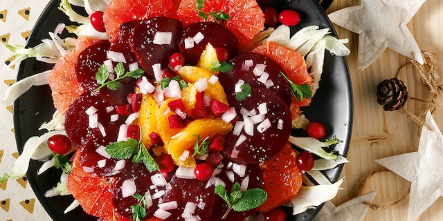 Πορτοκαλένια σαλάτα με μαραθόριζα, παντζάρι και κράνμπερις