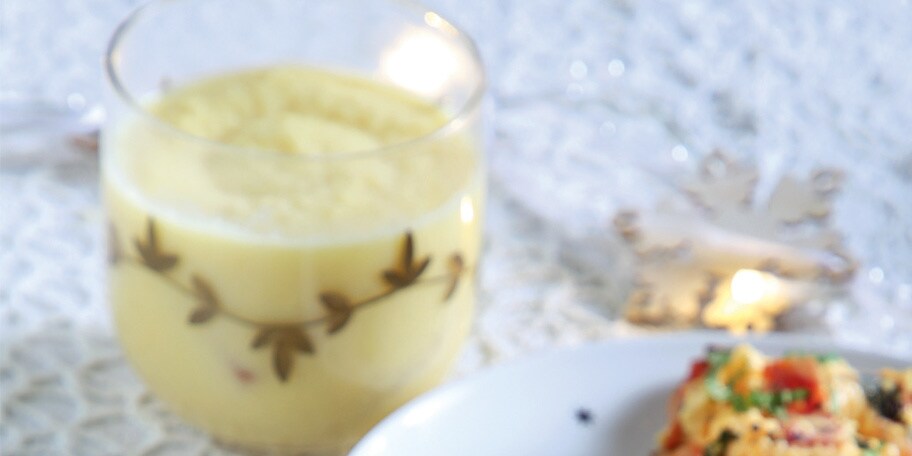 Χυμός με εξωτικά φρούτα και γάλα καρύδας