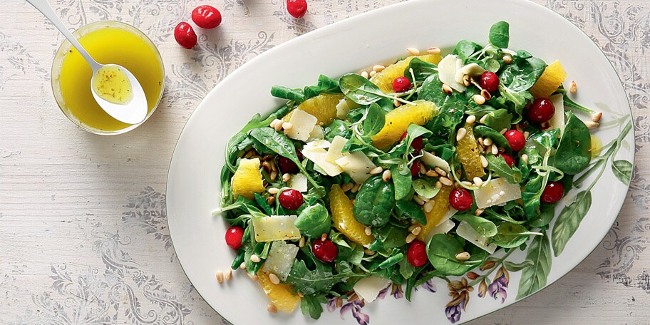 Σαλάτα ρόκα με πορτοκάλι, κράνμπερις και ντρέσινγκ πορτοκαλιού