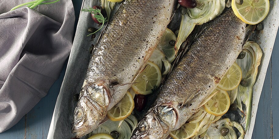 Λαβράκια στο φούρνο µε φινόκιο