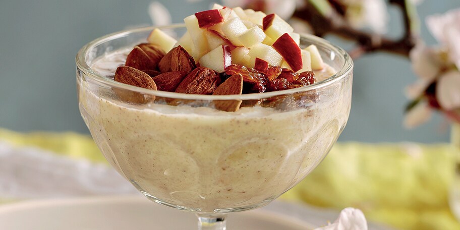 Πόριτζ με σιμιγδάλι, μέλι Θάσου, μήλο, κανελογαρίφαλα και ξηρούς καρπούς