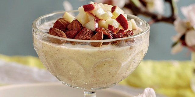 Πόριτζ με σιμιγδάλι, μέλι Θάσου, μήλο, κανελογαρίφαλα και ξηρούς καρπούς