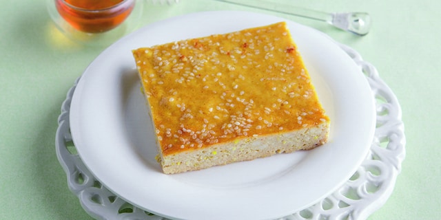 Γυμνή τυρόπιτα γλυκιά με μέλι και κανέλα