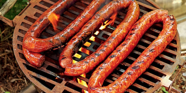 Λουκάνικο Μάνης με πορτοκάλι σε λεμονάτη σάλτσα σαφράν