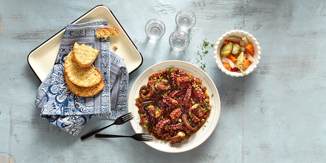 Χταπόδι με λιαστές τομάτες και σάλτσα βαλσάμικου