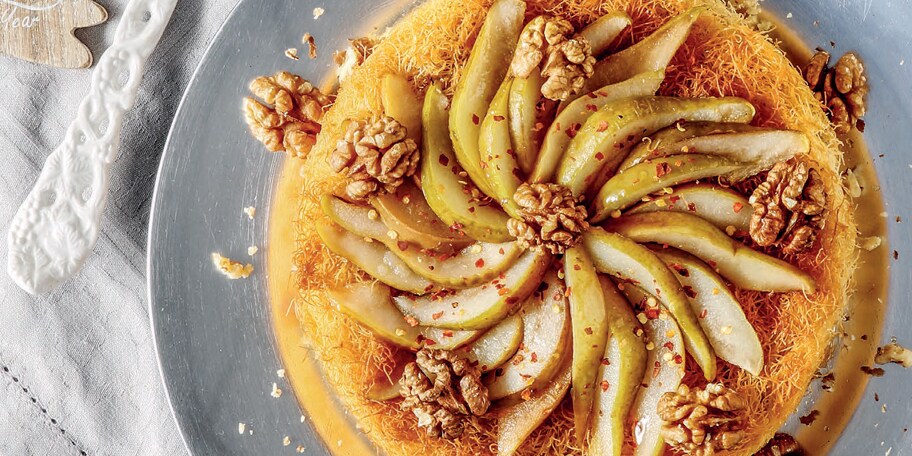 Πίτα με κανταΐφι, vegan τυριά, αχλάδι και καρύδια