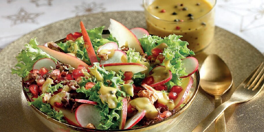 Πράσινη σαλάτα με μήλα, καρύδια και ρόδι