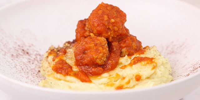 Κεφτεδάκια με πλιγούρι σε κοκκινιστή σάλτσα με κακάο  και κύβο βοδινού Knorr