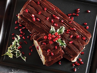 Χριστουγεννιάτικος κορμός με σοκολάτα και ρόδι