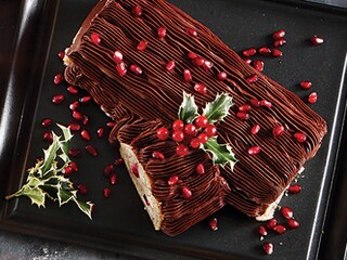 Χριστουγεννιάτικος κορμός με σοκολάτα και ρόδι