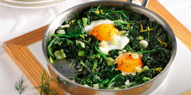 Σπανάκι με αβγά μάτια