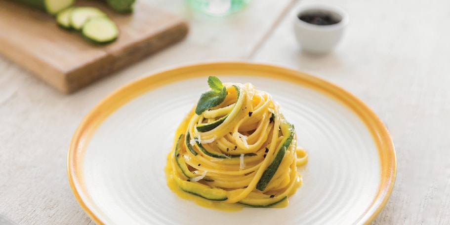 CARBONARA ΜΕ LINGUINE ΚΑΙ ΚΟΛΟΚΥΘΑΚΙΑ