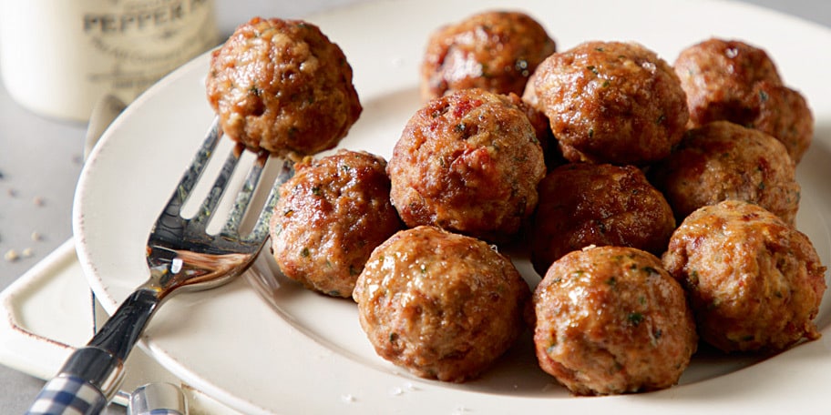 Κεφτεδάκια αφράτα με τριμμένο καρότο και ντομάτα