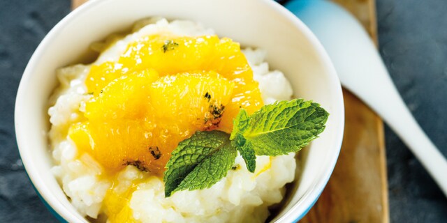 Ρυζόγαλο καρύδας με καραμελωμένο ανανά