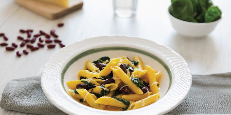 CARBONARA ΜΕ PENNE ΚΑΙ ΣΠΑΝΑΚΙ