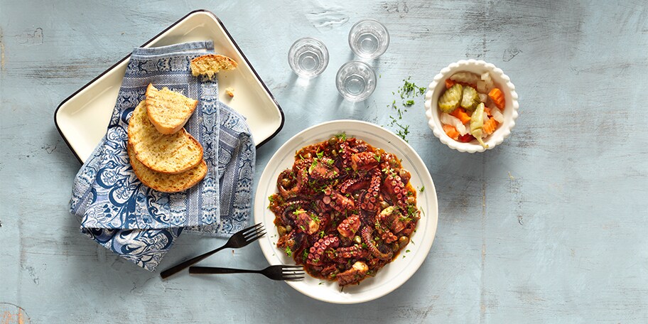 Χταπόδι με λιαστές τομάτες και σάλτσα βαλσάμικου