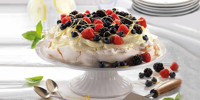 Καλοκαιρινή Πάβλοβα (Με Κρέμα Λεμονιού & Φρούτα του Δάσους)