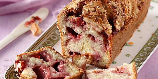 Κέικ με φράουλες, αμύγδαλο και ελαιόλαδο