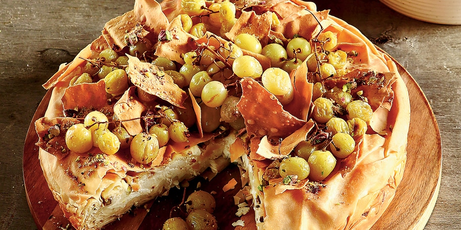 Πίτα με σταφύλια και κρέμα ανθότυρο