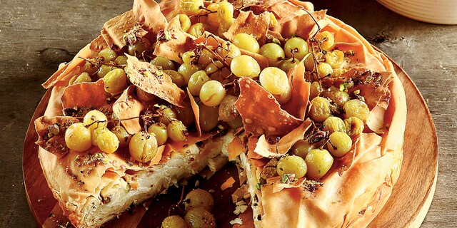 Πίτα με σταφύλια και κρέμα ανθότυρο